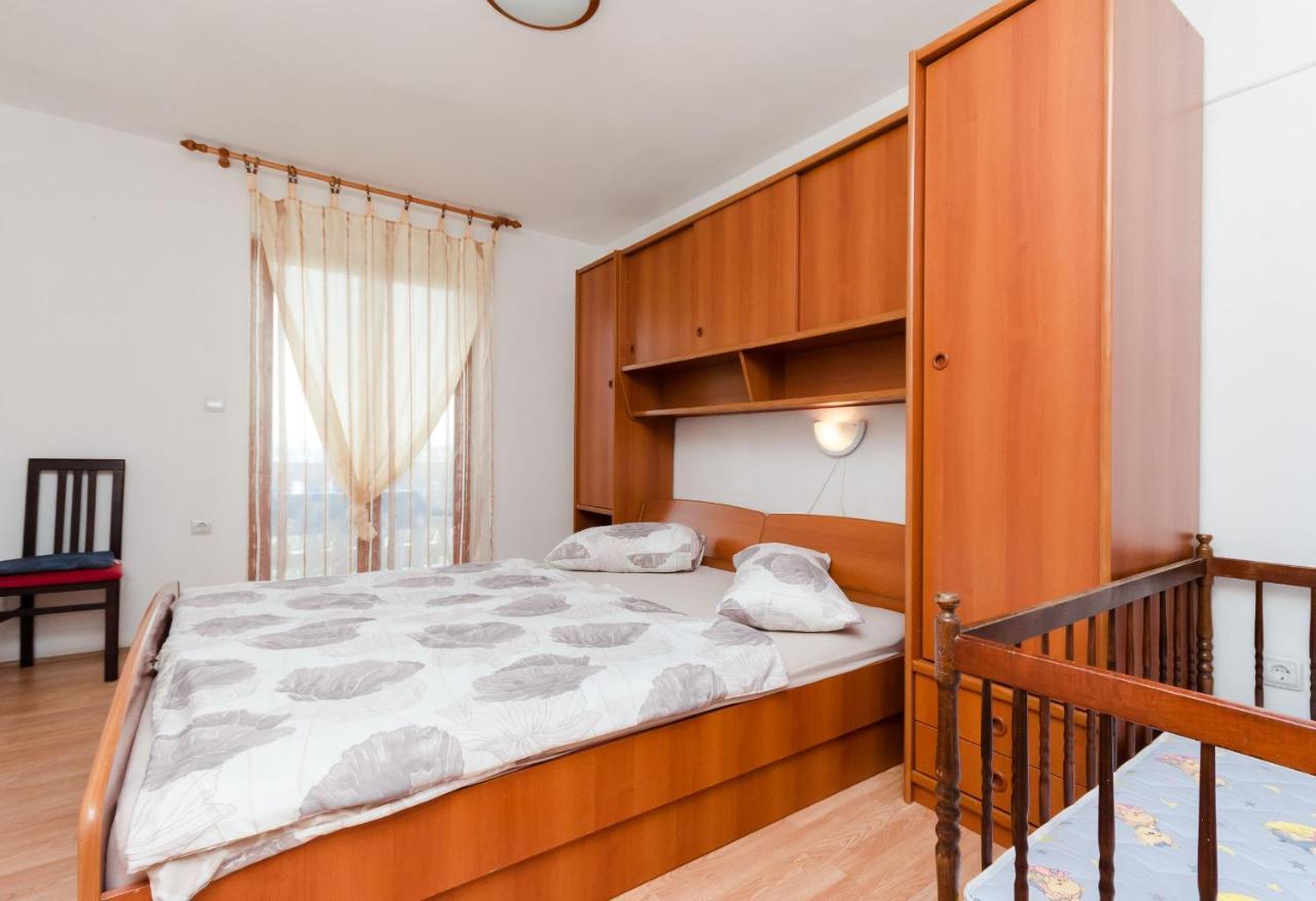 Apartments Albina 로파르 외부 사진